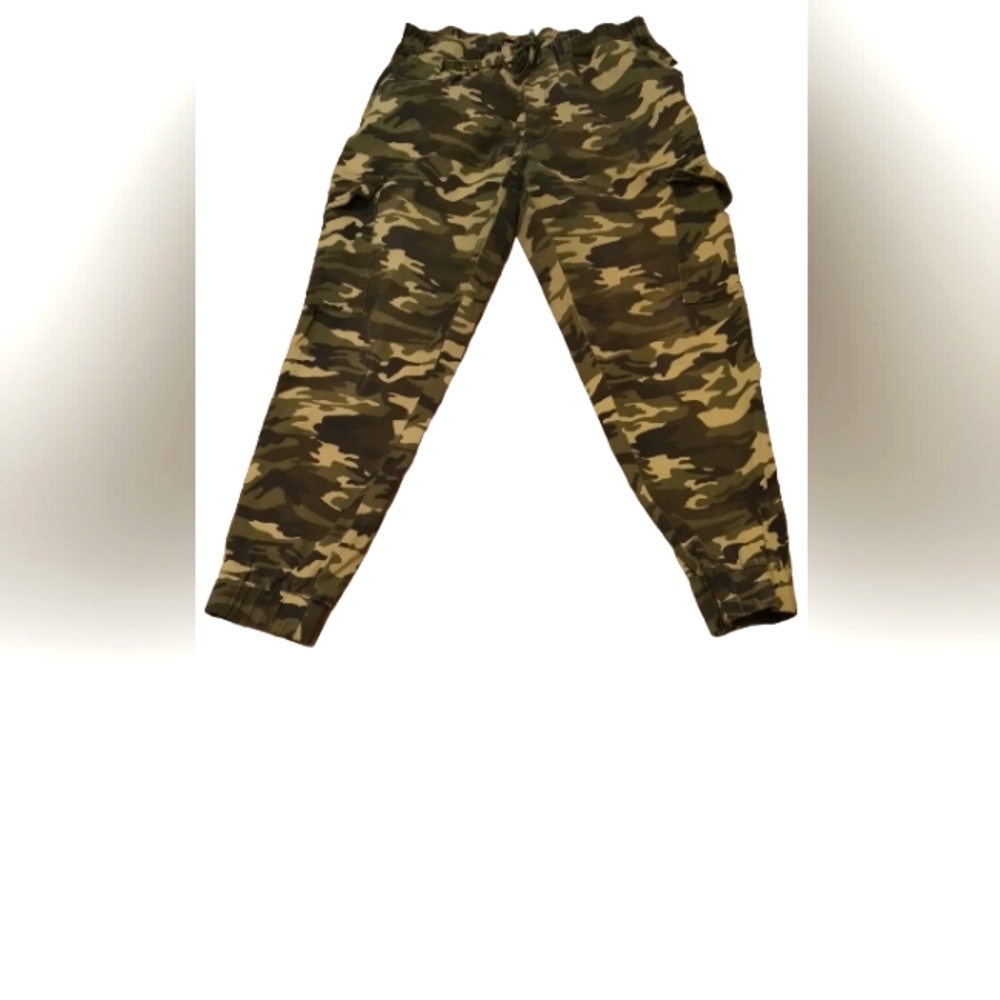 Almost Famous Women Size Large Green Camo Denim